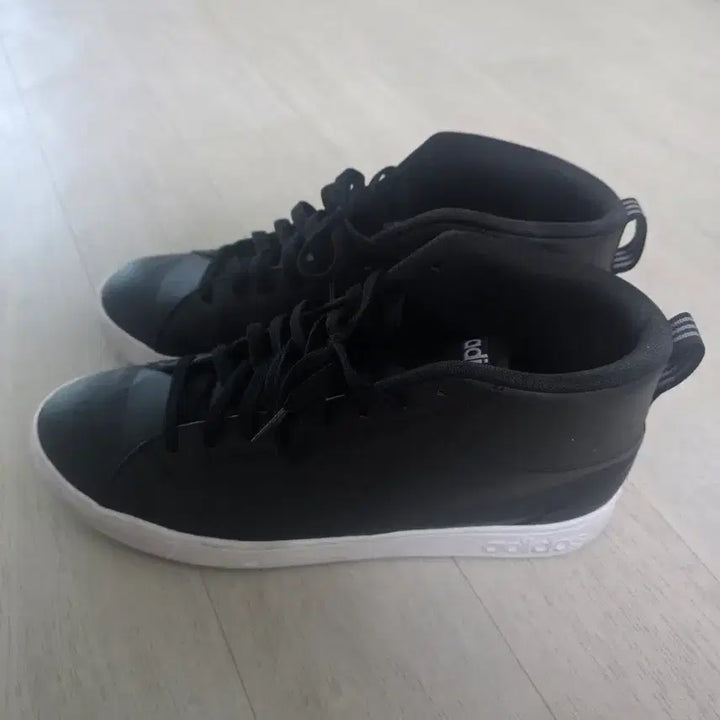 [BUNJANG] Adidas Valid Clin Mid High-Top Sneakers / 아디다스 발클린 미드 하이탑 운동화 2회착용 270