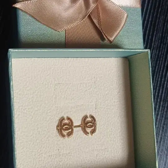 [SOLD OUT] 14k 샤넬 로고 귀걸이
