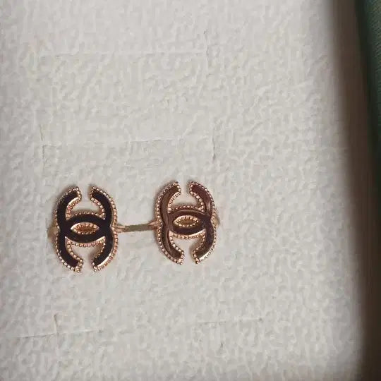 [SOLD OUT] 14k 샤넬 로고 귀걸이