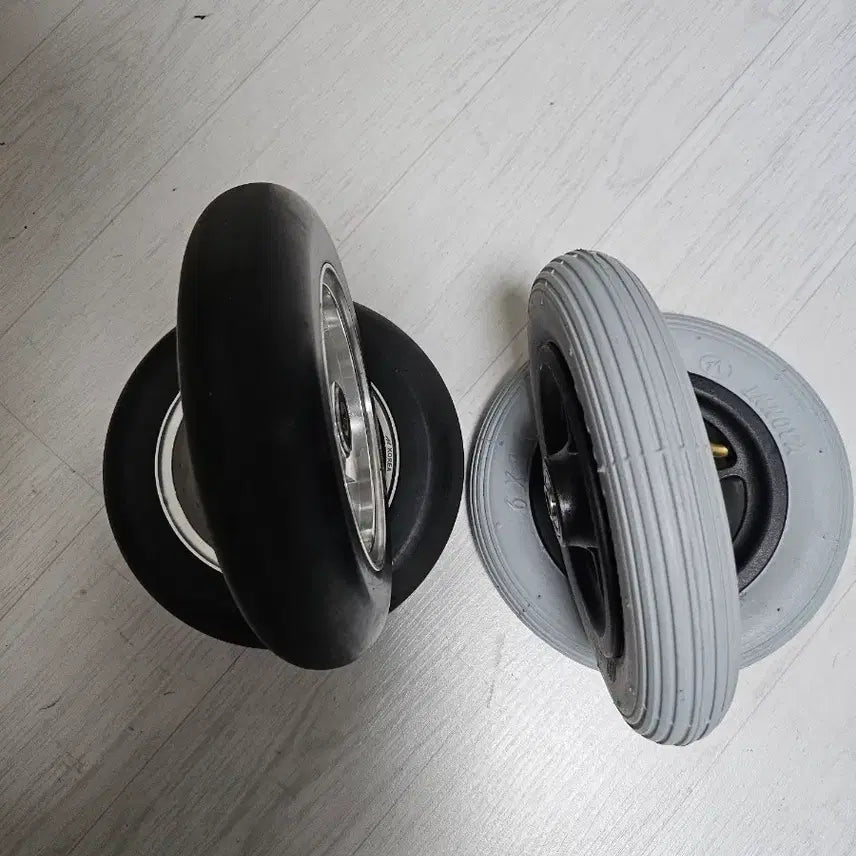 [BUNJANG] Wheelchair Caster Set (6-inch, Pneumatic and Solid Rubber) / 휠체어 6인치캐스터  공기주입식1개 고무 1개내놓읍니다