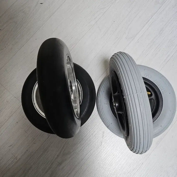 [BUNJANG] Wheelchair Caster Set (6-inch, Pneumatic and Solid Rubber) / 휠체어 6인치캐스터  공기주입식1개 고무 1개내놓읍니다