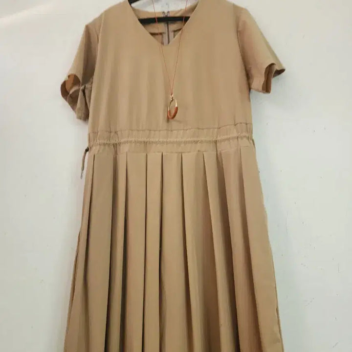 [BUNJANG] Beige Pleated Dress / 바스락베이지색 플리츠 원피스