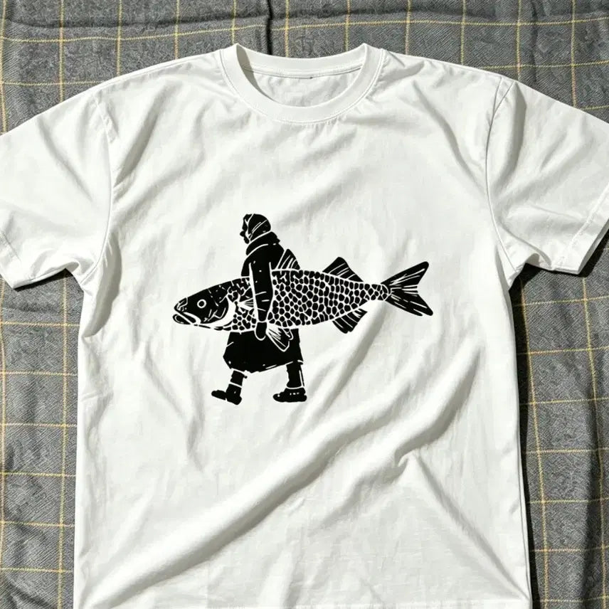 [BUNJANG] Graphic Silhouette Fisherman Large White T-Shirt / 큰 물고기 어부 실루엣 그래픽 화이트 티셔츠 L사이즈 거의 새상품