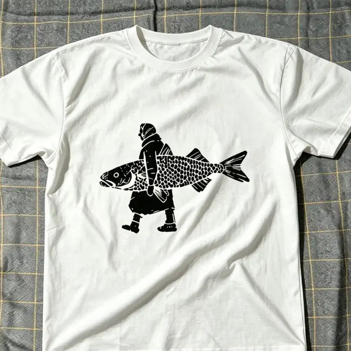 [BUNJANG] Graphic Silhouette Fisherman Large White T-Shirt / 큰 물고기 어부 실루엣 그래픽 화이트 티셔츠 L사이즈 거의 새상품