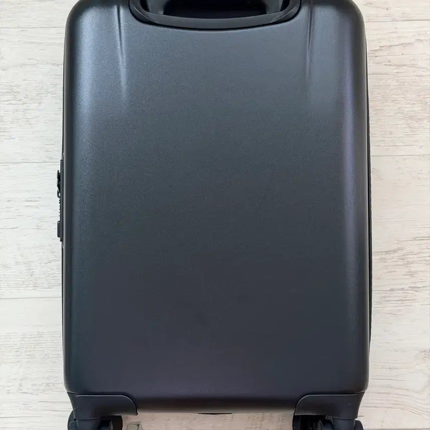 [BUNJANG] SUITSUIT Black Gold Special Edition 20-inch Carry-on Luggage with Box and Keyring / 수잇수잇 블랙 골드 스페셜 에디션 20인치 캐리어 (박스/키링