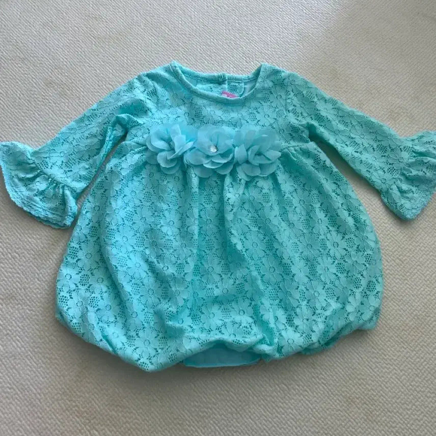 [BUNJANG] Baby Essentials Bundle (Bibs, Headband, Socks, Toy, Clothes) / 아기용품 일괄 (턱받이, 헤어밴드, 양말, 장난감, 옷)