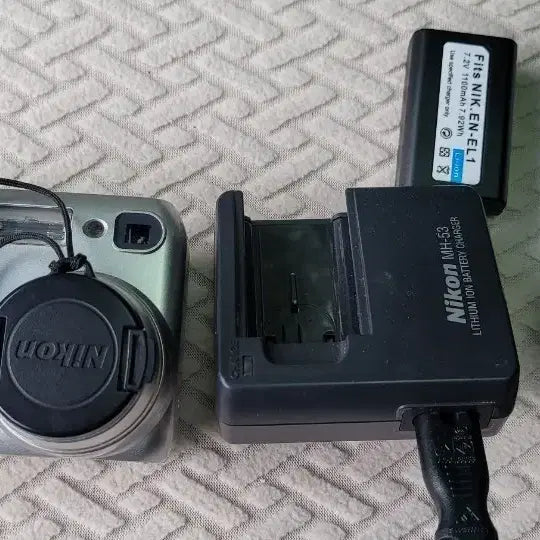 [BUNJANG] Nikon Coolpix 4300 Digital Camera with Battery Charger Set / 니콘 쿨픽스 4300 카메라 + 배터리 충전기 세트