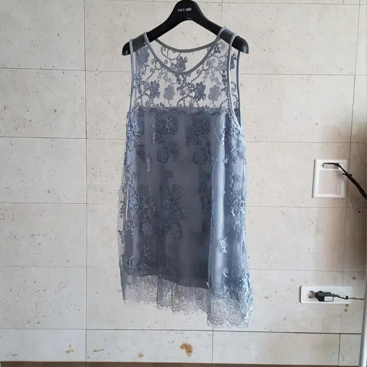 [BUNJANG] Sora Color Lace Sleeveless Top T-Shirt / 레이스 민소매 탑 티셔츠 슬리브리스