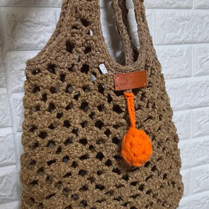 [BUNJANG] Handmade Crochet Shoulder Bag - Brown with Orange Charm / 코바늘 숄더백 브라운 핸드메이드오렌지 참장식가방
