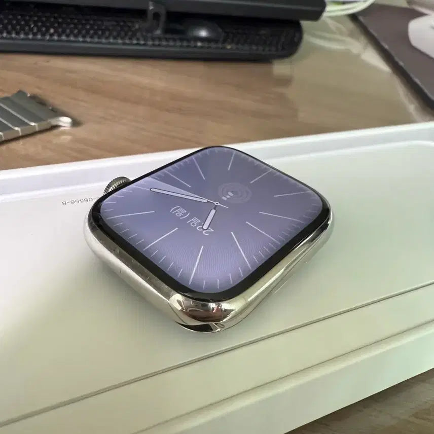 [BUNJANG] Apple Watch Series 8 Stainless Steel 41mm Silver with Metal Straps and Silicone Band / 애플워치8 스테인리스 41mm 팝니다(메탈스트랩 2개+실리콘밴드) 배터리