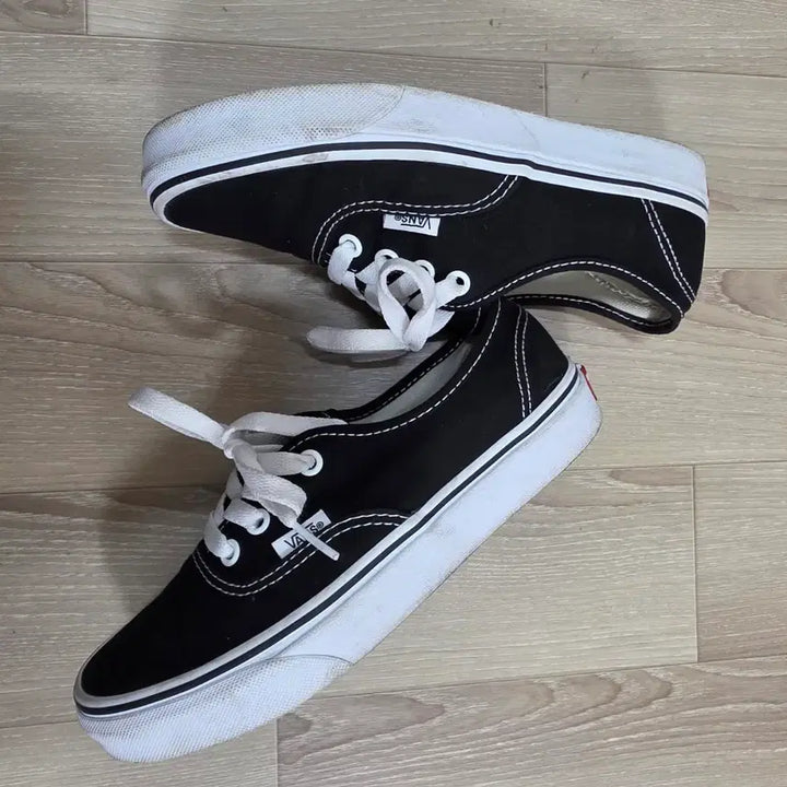 [BUNJANG] Vans Authentic Black Sneakers / 반스 어센틱 블랙 스니커즈