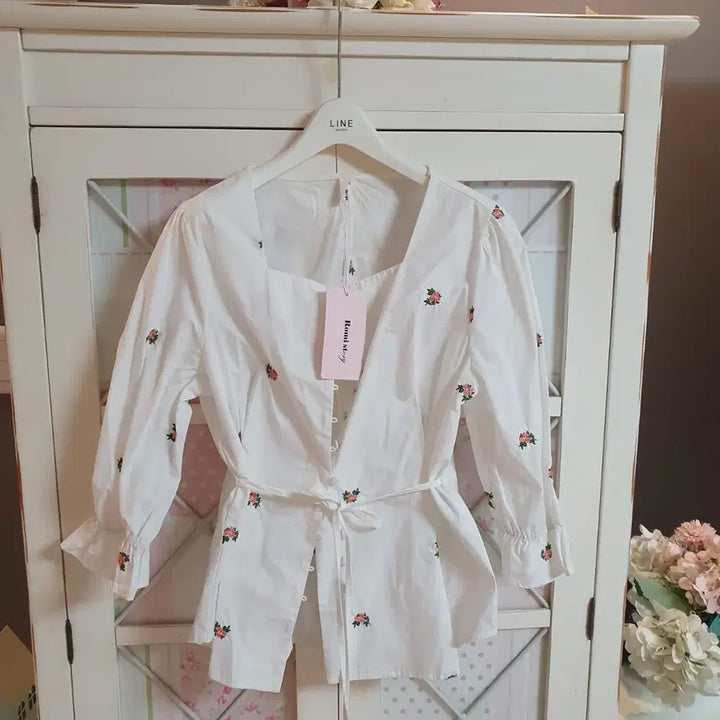 [BUNJANG] Embroidered Blouse - Size 55 / 자수 블라우스/55 새상품
