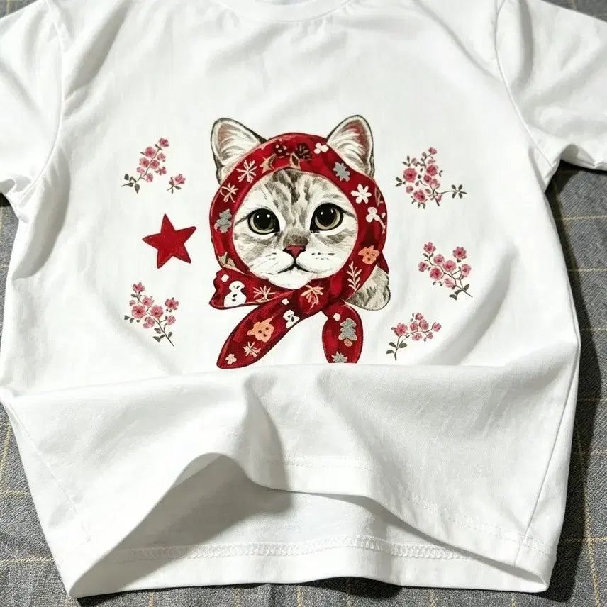 [SOLD OUT] 빨간 머리띠 꽃 고양이 그래픽 화이트 티셔츠 M사이즈 거의 새상품