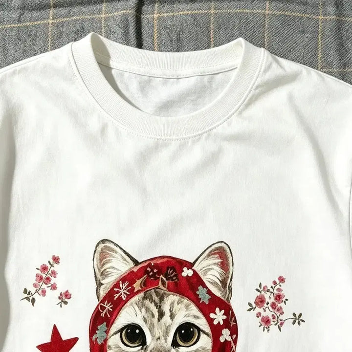 [SOLD OUT] 빨간 머리띠 꽃 고양이 그래픽 화이트 티셔츠 M사이즈 거의 새상품