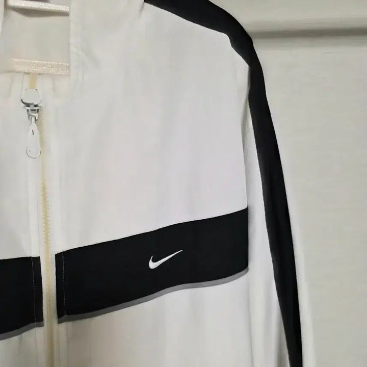 [BUNJANG] Nike Windbreaker Jacket XL White/Black / 나이키 바람막이 XL (화이트/블랙)