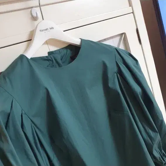 [BUNJANG] Zara Green Volume Sleeve Blouse (Size 55) / 자라 블라우스/55