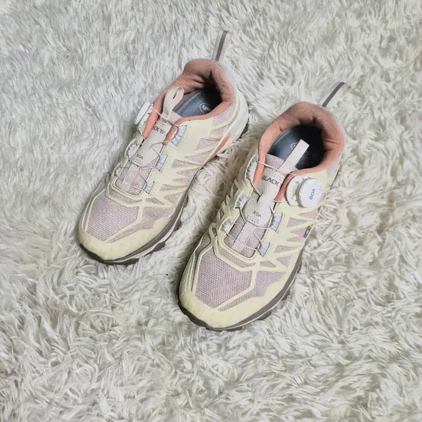 [BUNJANG] Blackyak BOA Hiking Boots Pink/Ivory 245mm / 블랙야크 BOA 등산화 245mm 핑크/아이보리