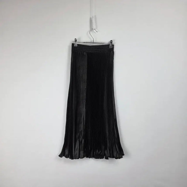 [BUNJANG] Black Pleated Long Shiny Banding Skirt / 랩 블랙 플리츠 롱 유광 밴딩 스커트 여 26-28, 260623