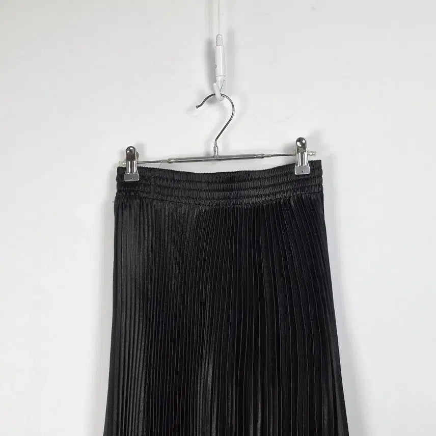 [BUNJANG] Black Pleated Long Shiny Banding Skirt / 랩 블랙 플리츠 롱 유광 밴딩 스커트 여 26-28, 260623