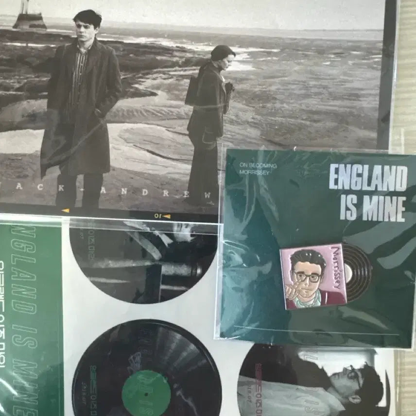 [BUNJANG] England Is Mine Movie Badge, Sticker, and Still Cut Set / 잉글랜드 이즈 마인 영화 뱃지 스티커 스틸컷 세트