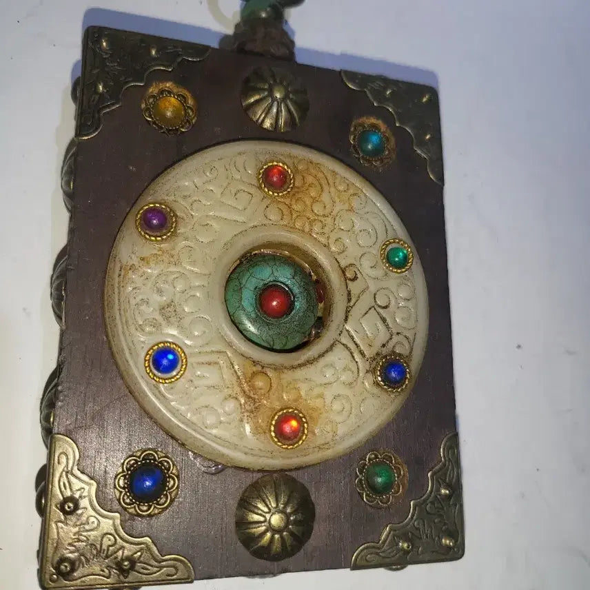[BUNJANG] Jade Ornament with Gemstone and Metal Accents / 옥 장식품