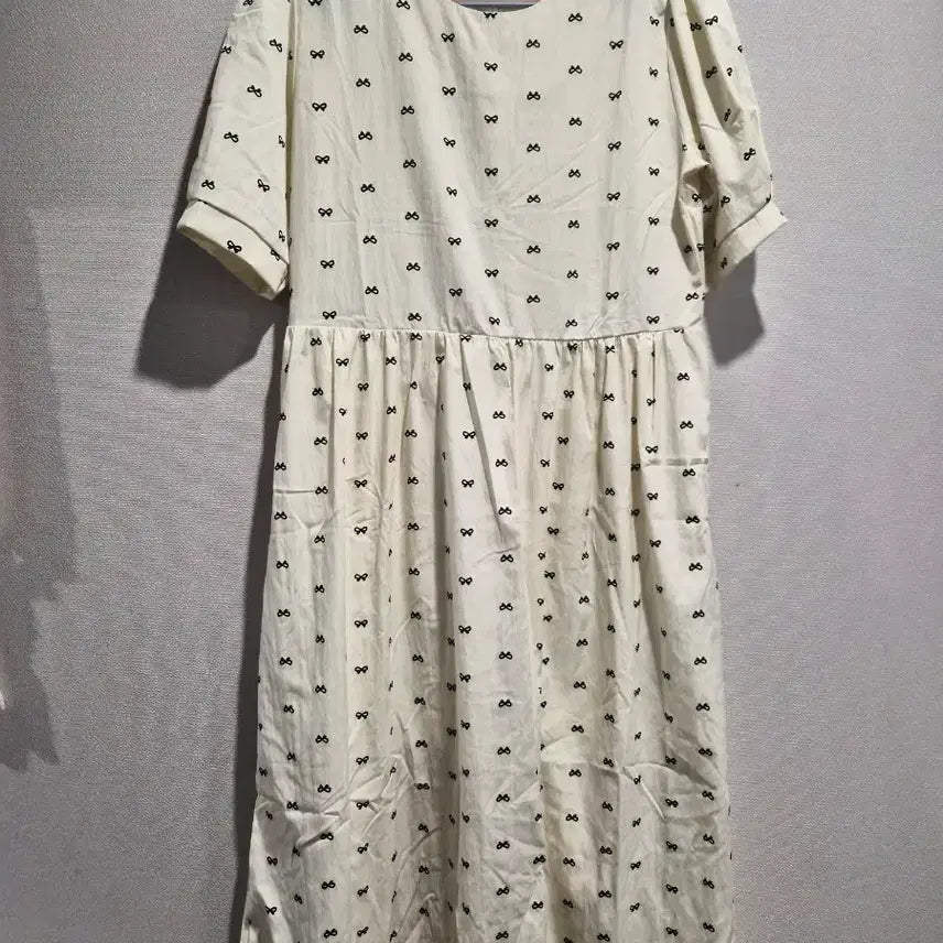 [BUNJANG] Ivory Ribbon Pattern Dress / 새옷ㅡ 아이보리 리본 패턴 원피스