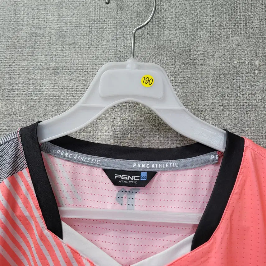 [BUNJANG] Sports Short Sleeve T-Shirt Size 100 / ㄴ190 스포츠 반팔 100