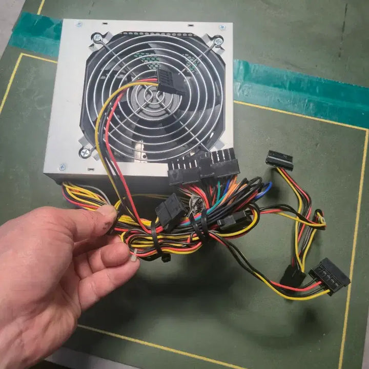 [BUNJANG] Q-STAR 600SL 600W Power Supply Unit / pc 파워 서플라이 600W 전체적으로 깨끗하고 작동잘됩니다