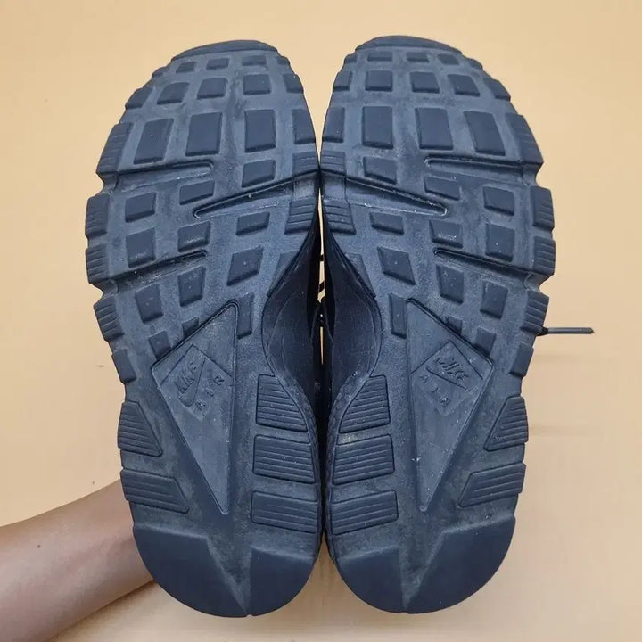 [BUNJANG] Nike Air Huarache Black Sneakers (US Women&