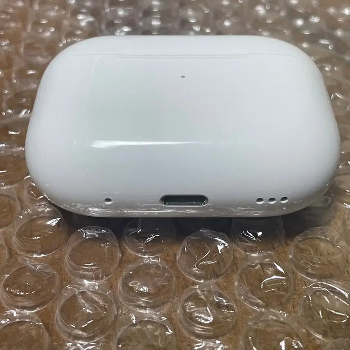 [BUNJANG] Apple AirPods Pro 2nd Generation (USB-C) Charging Case / 택포) 에어팟 프로 2세대 본체 8핀