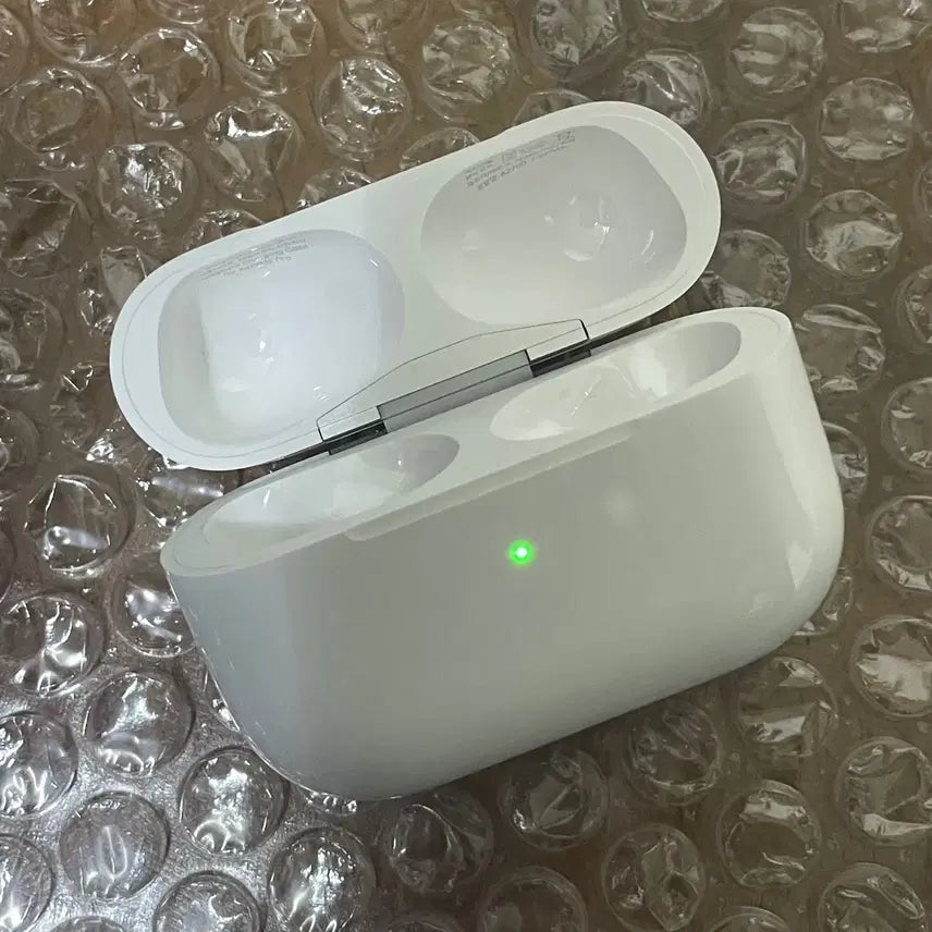 [BUNJANG] Apple AirPods Pro 2nd Generation (USB-C) Charging Case / 택포) 에어팟 프로 2세대 본체 8핀