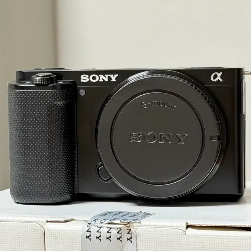 [BUNJANG] Sony ZV-E10 Camera with SEL24F18Z Zeiss Lens (Full Box) / 소니 ZV-E10 + sel24f18z(칼이사) 풀박스 구성