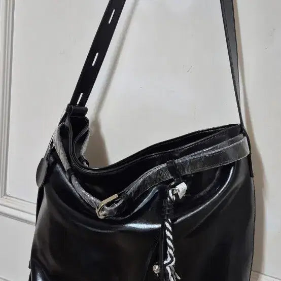 [BUNJANG] Modern Black Shoulder Bag / 모던 블랙 숄더백