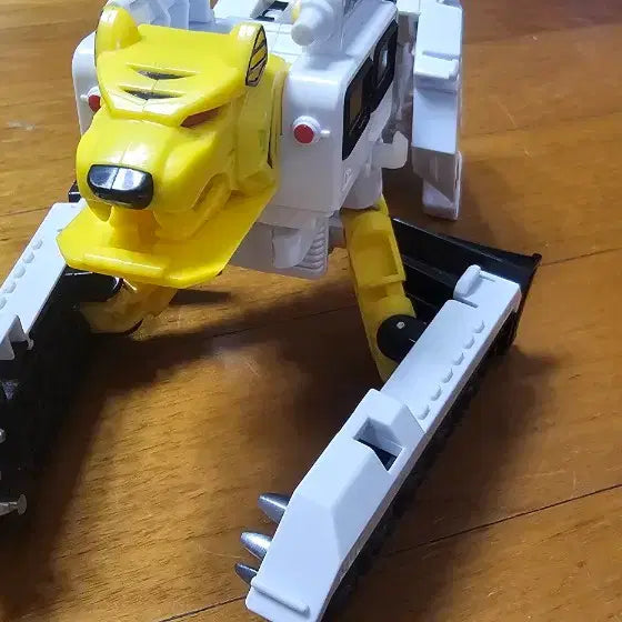 [BUNJANG] Hello Carbot Dozer Bombomb Robot Toy / 헬로카봇 도저밤밤