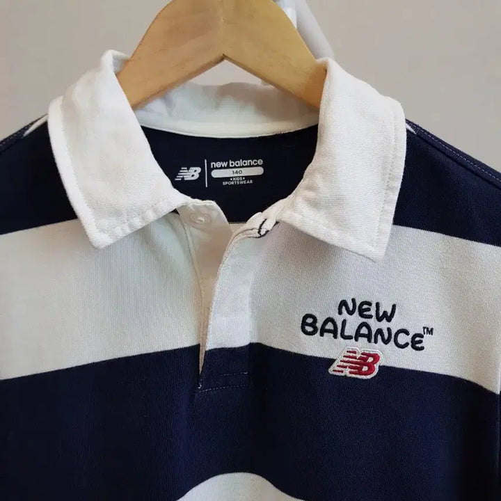 [BUNJANG] New Balance Kids Kara Stripe T-Shirt 140 / 뉴발란스키즈  카라 스트라이프 티 140