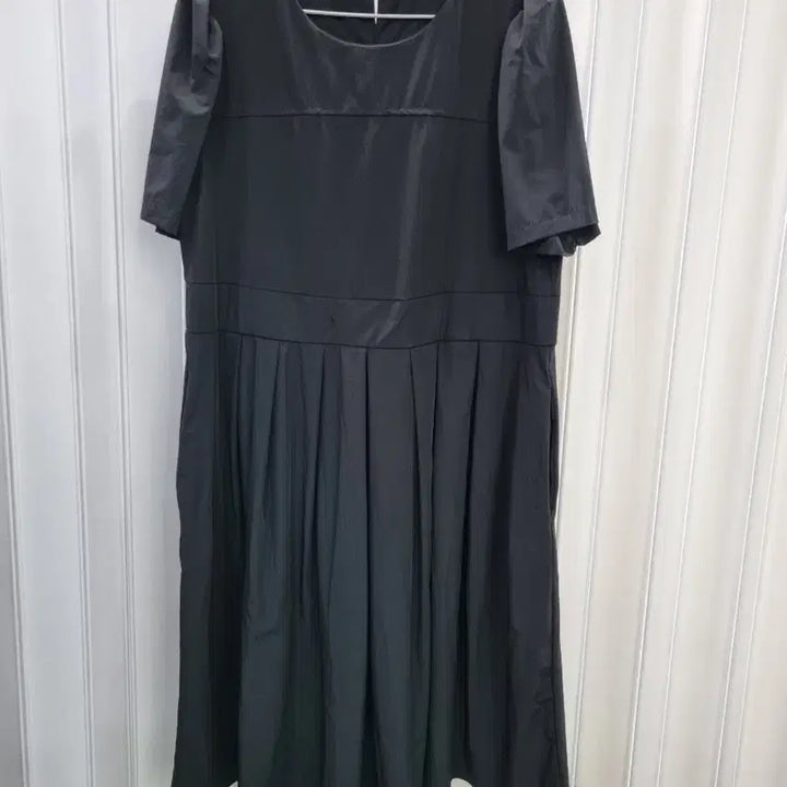 [BUNJANG] Black Midi Dress with Puff Sleeves and Pleated Skirt / 블랙 원피스