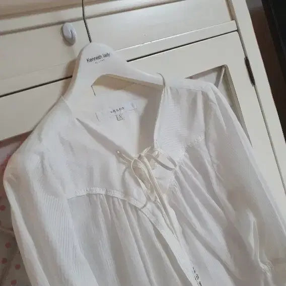 [BUNJANG] ON&amp;ON White Frill Sleeve Tie Blouse Size 55 / 온앤온 블라우스/55