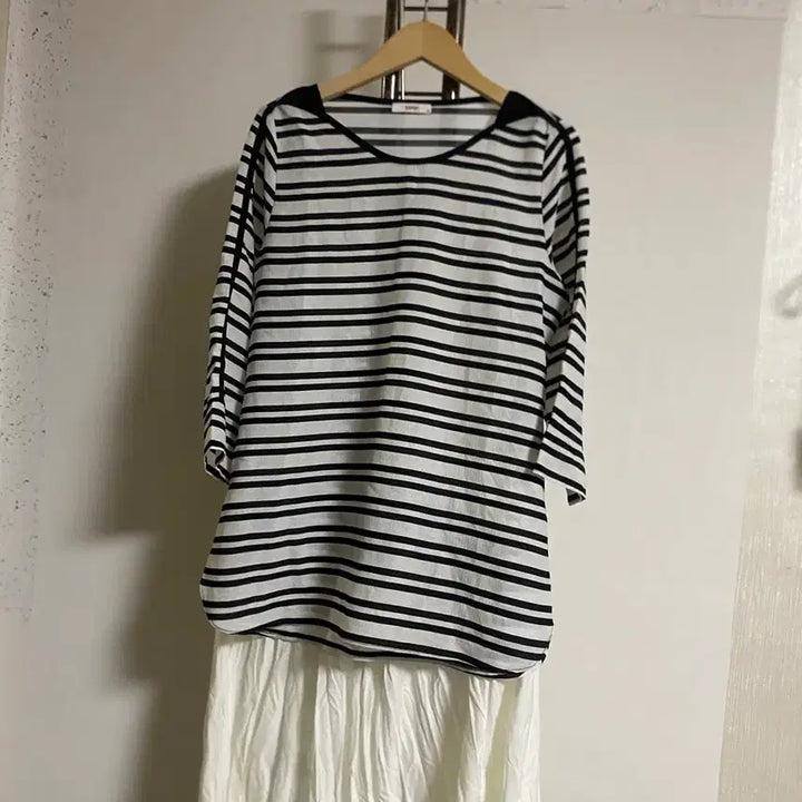 [BUNJANG] JISSEINE T-Blouse Size 90 Black &amp; White Stripe / 지센 티블라우스 90