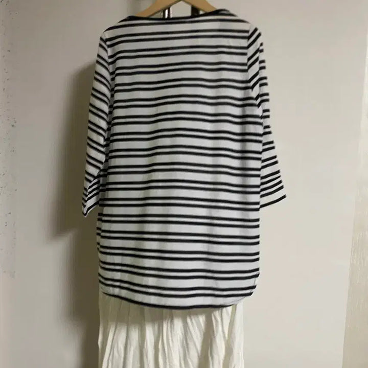 [BUNJANG] JISSEINE T-Blouse Size 90 Black &amp; White Stripe / 지센 티블라우스 90