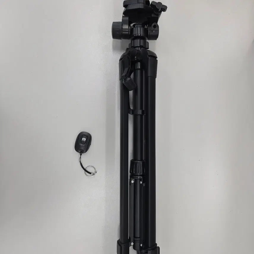[BUNJANG] Professional Tripod for Travel, Smartphone, and Camera with Bluetooth Remote / 여행용, 스마트폰, 카메라용, 전문가용 삼각대 판매합니다