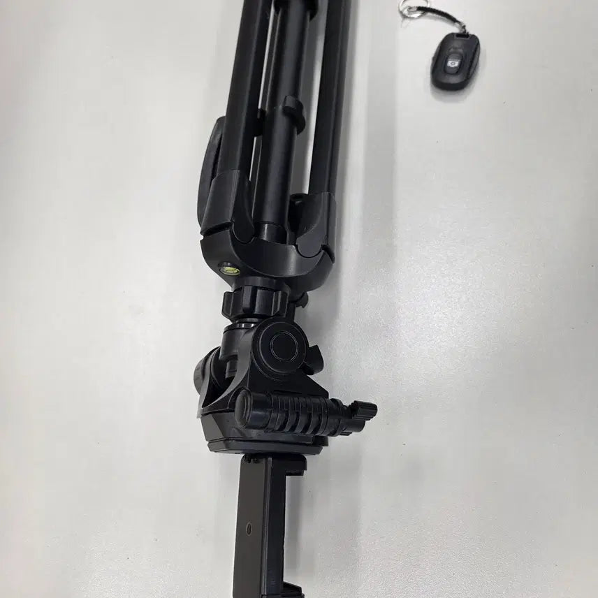 [BUNJANG] Professional Tripod for Travel, Smartphone, and Camera with Bluetooth Remote / 여행용, 스마트폰, 카메라용, 전문가용 삼각대 판매합니다
