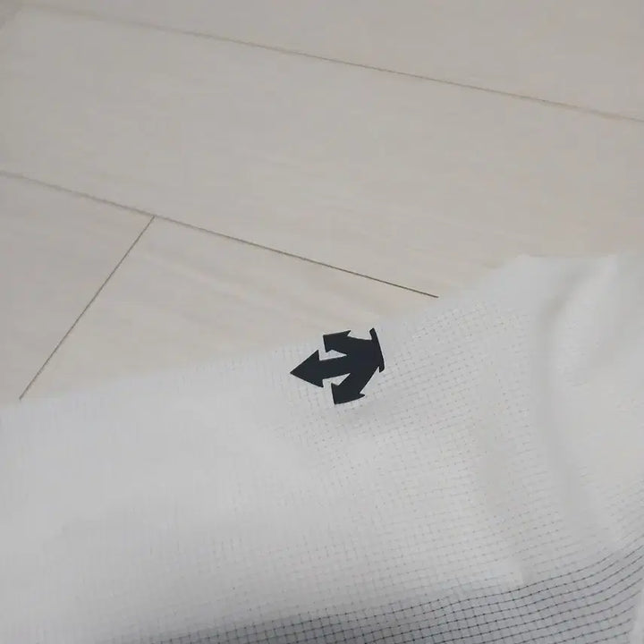 [SOLD OUT] 데상트 여름 바람막이