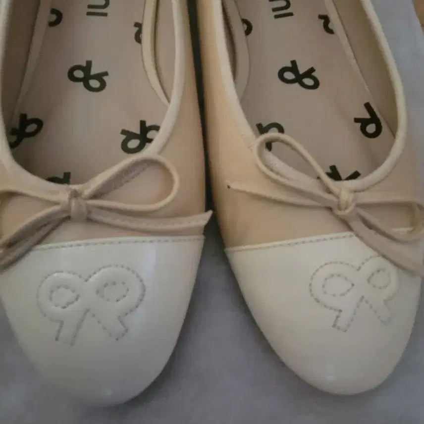 [BUNJANG] KIMIS STUDIO Ribbon Flat Shoes Buttercream 245 / 키미스튜디오 플랫슈즈 버터크림 245