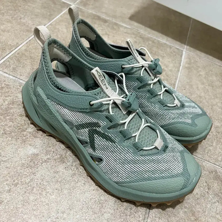 [BUNJANG] Keen Zionic Adventure Shoes - Mint, Size 250 / keen 자이오닉 어드벤처 250