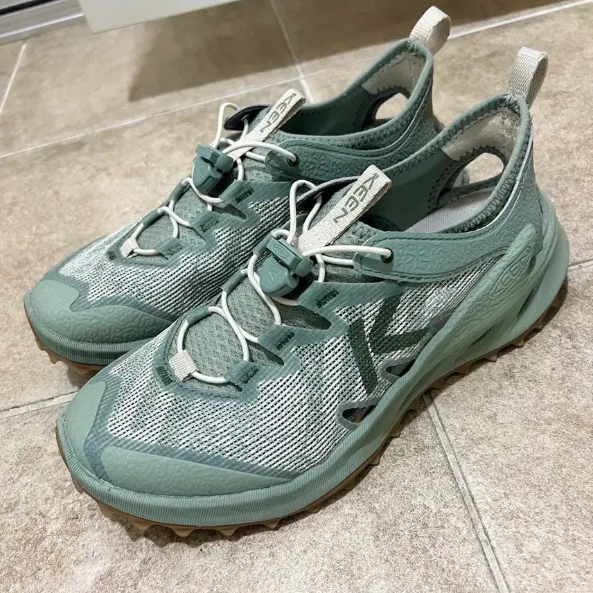 [BUNJANG] Keen Zionic Adventure Shoes - Mint, Size 250 / keen 자이오닉 어드벤처 250