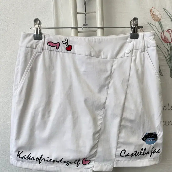 [BUNJANG] Castelbajac x Kakao Friends Character Embroidery Golf Culottes Skirt / 까스텔바작 골프 큐롯은 카카오프렌즈 캐릭터 스커트