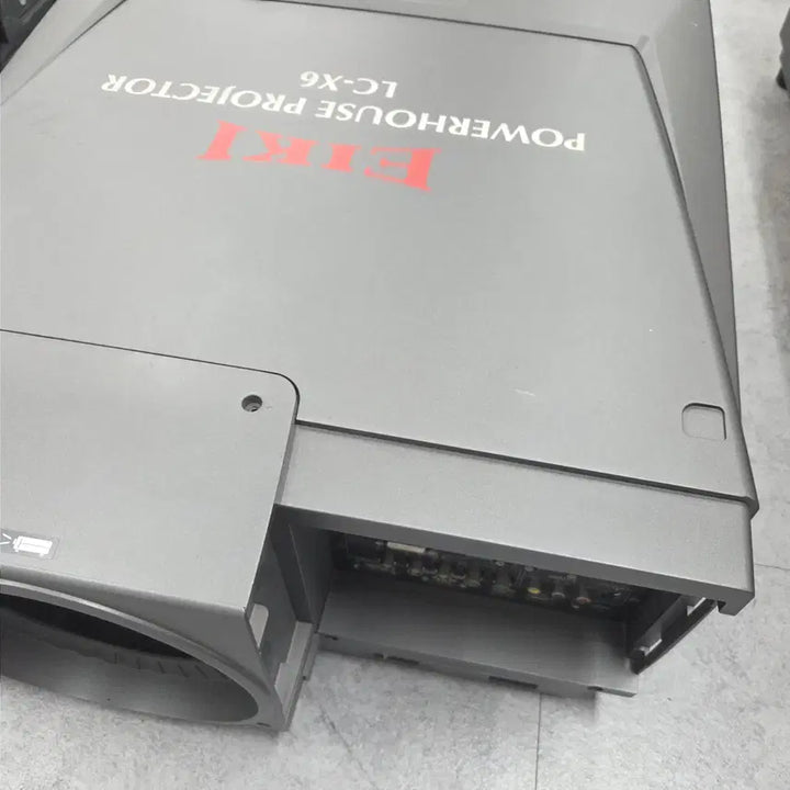 [BUNJANG] EIKI LC-X6 6500 ANSI Lumens XGA 3LCD Projector / 6500안시 에이키 LC-X6 중고 빔프로젝터