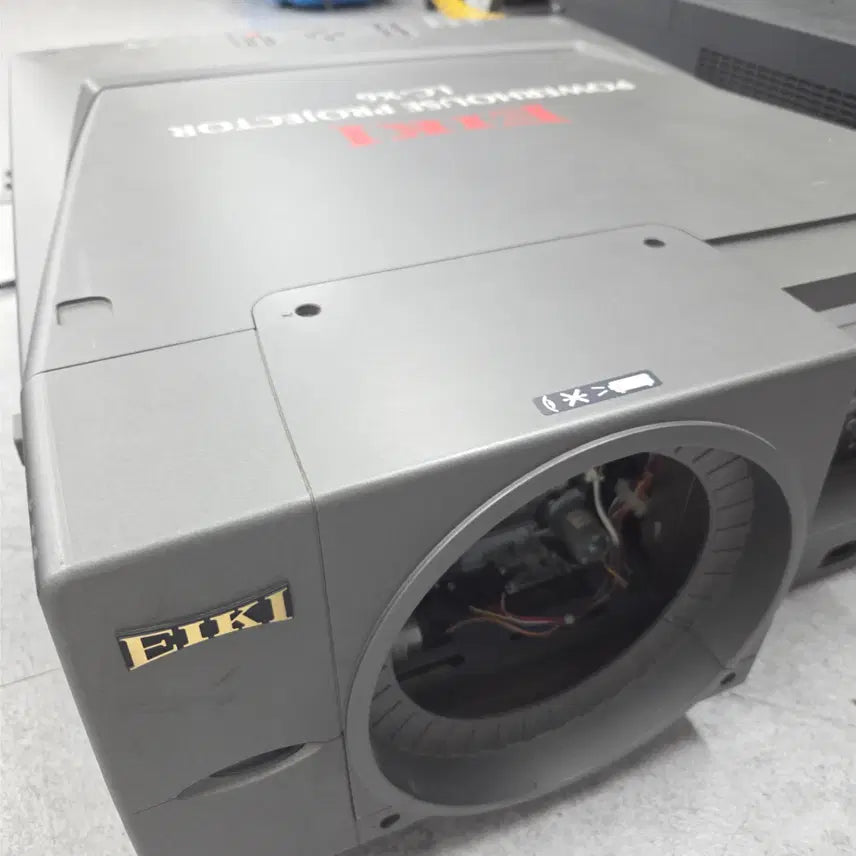 [BUNJANG] EIKI LC-X6 6500 ANSI Lumens XGA 3LCD Projector / 6500안시 에이키 LC-X6 중고 빔프로젝터