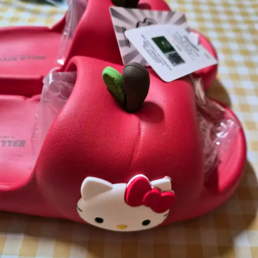 [BUNJANG] Hello Kitty Apple Red Slippers (240mm) / 헬로키티 사과 레드 슬리퍼 240mm (새상품)