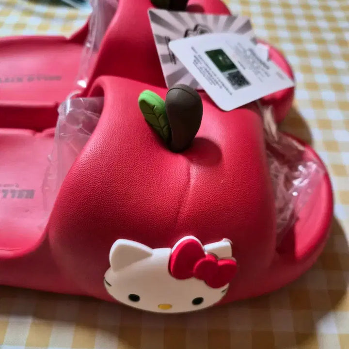[BUNJANG] Hello Kitty Apple Red Slippers (240mm) / 헬로키티 사과 레드 슬리퍼 240mm (새상품)